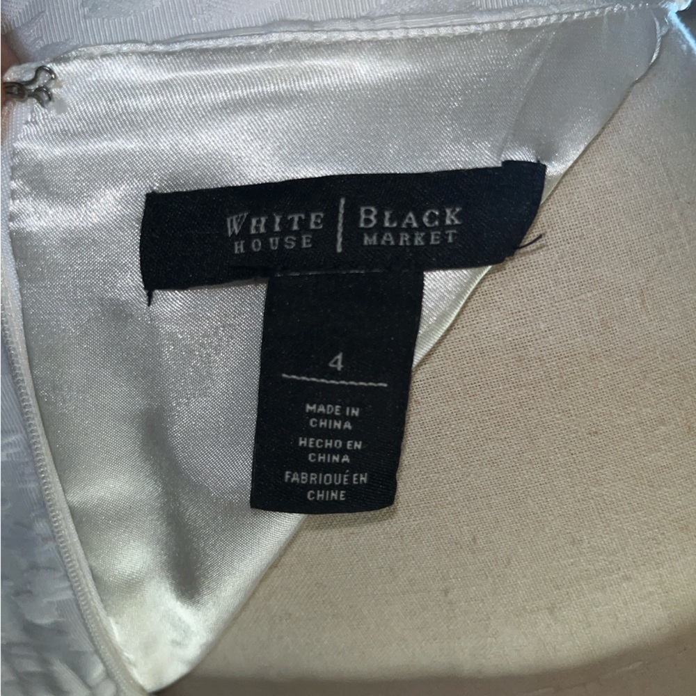 Elegant White Sleeveless Dress - Picture 3 of 3